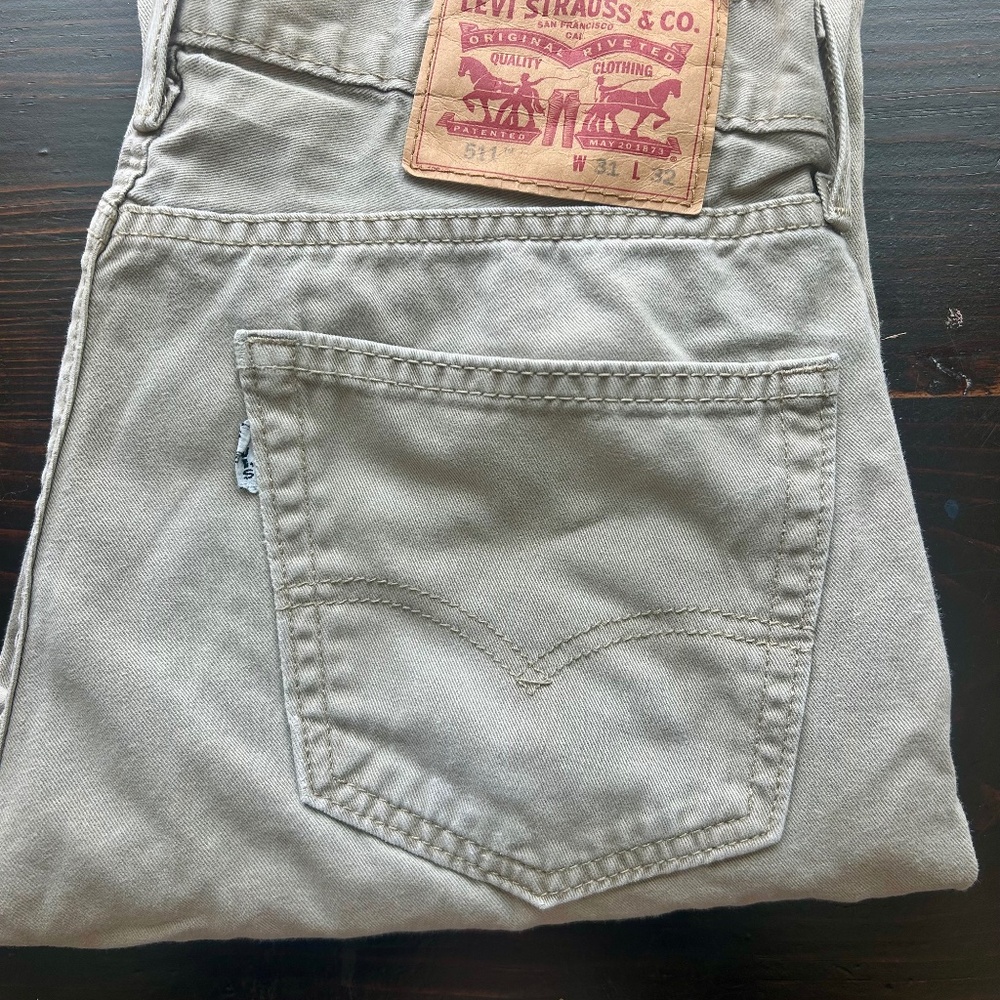 Levi’s 511 31 x 32 khaki straight leg pants